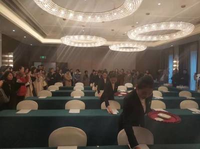 把握服務(wù)精髓 提升服務(wù)技能——河南省黃河迎賓館(國賓級(jí))酒店VIP會(huì)議與客房服務(wù)骨干培訓(xùn)班圓滿結(jié)束