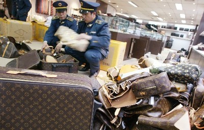 假冒世界名牌產(chǎn)品遭北京工商查處，商品批發(fā)貿(mào)易敲響警鐘